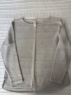 H&M Women's Light Gray Textured Crew Neck Sweater